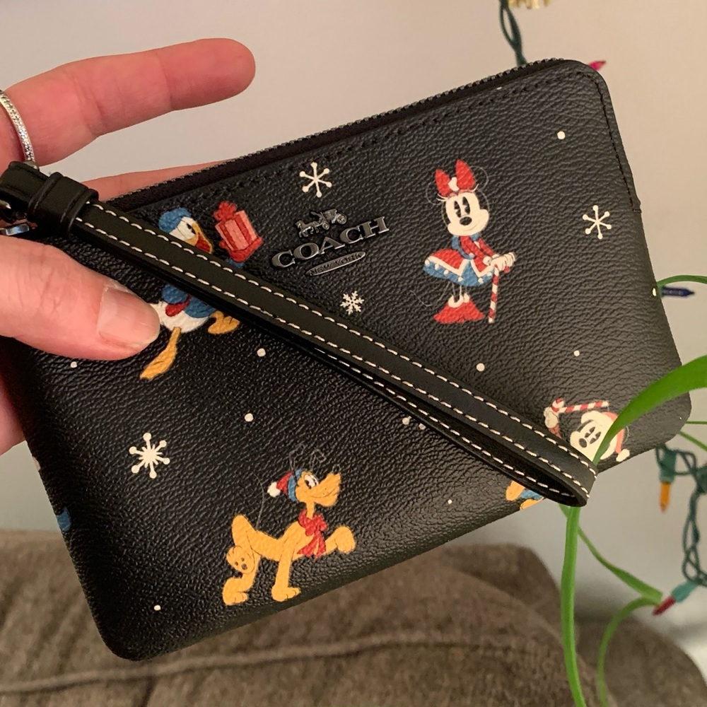 Authentic COACH Signature Coated leather Disney Xmas  print zip top wristlet - Picture 3 of 16